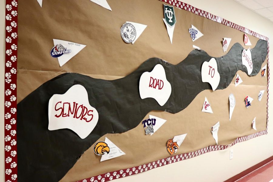 Northlake+displays+colleges+seniors+have+been+accepted+to+so+far+in+the+main+hall.